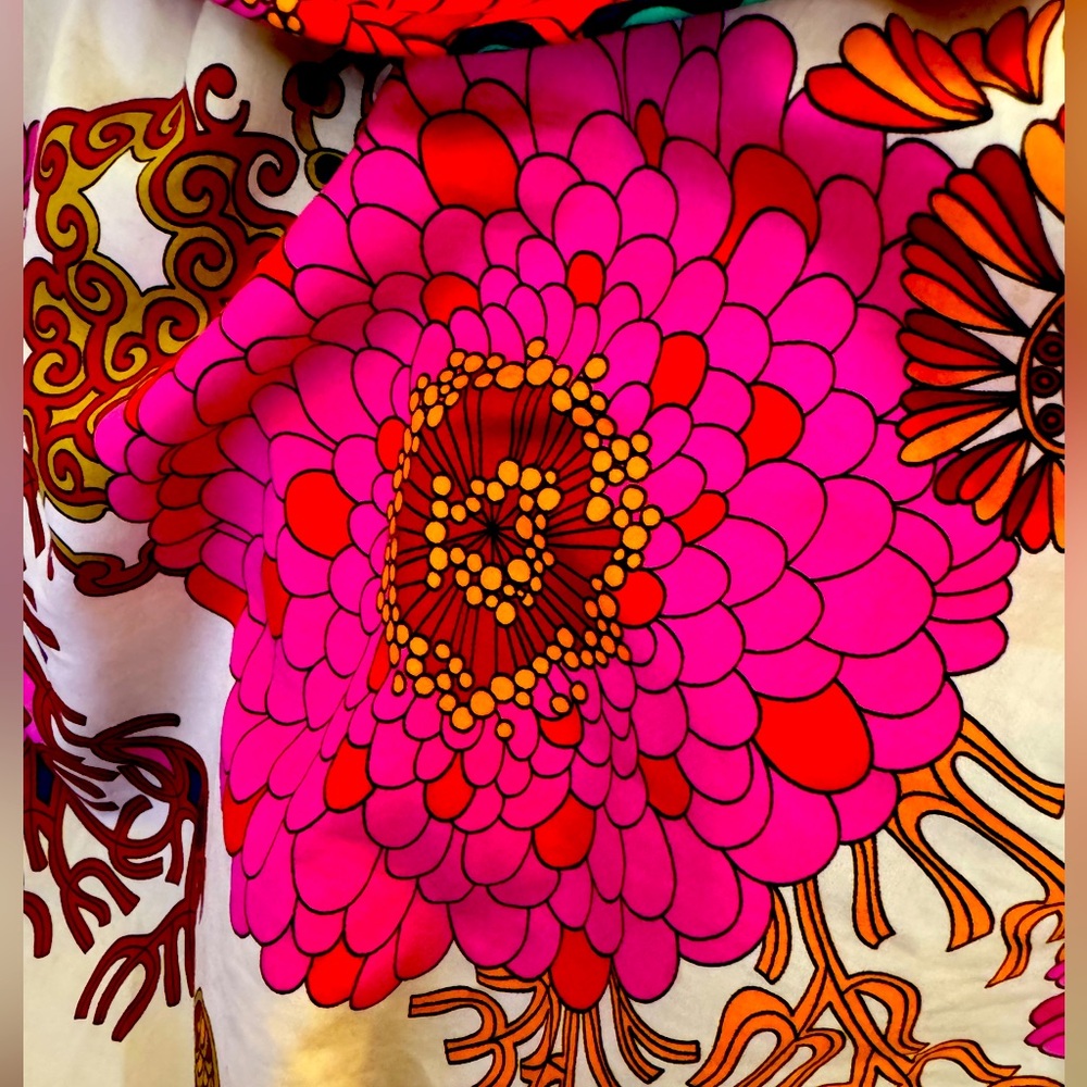 Trina Turk off the shoulder, flower power! Size large. 100% cotton